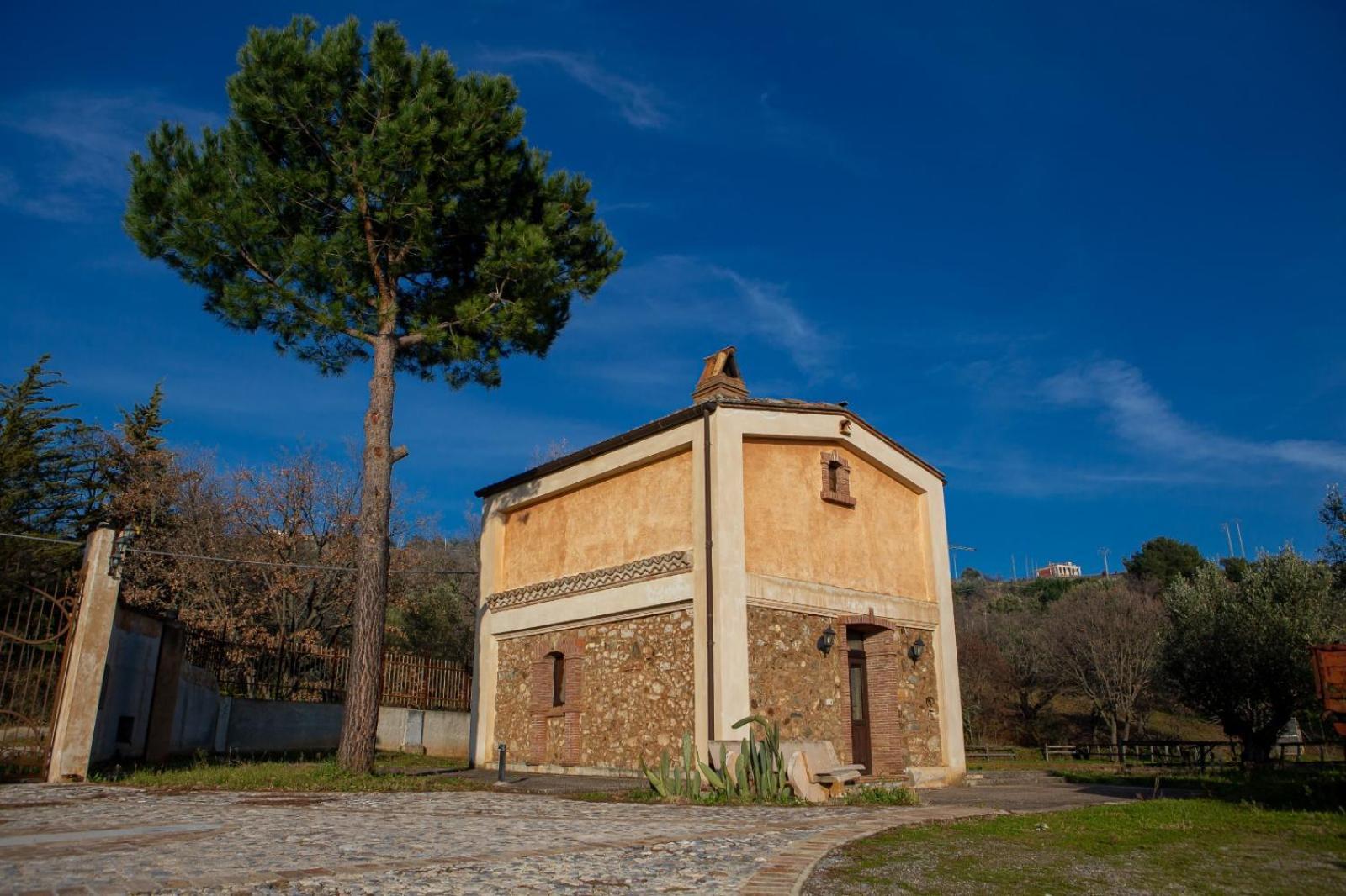Agriturismo Masseria Fonte Di Maroglio Castrovillari Exterior foto
